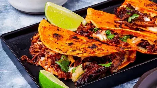 Birria tacos/taco de birria 