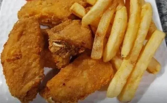 chicken wings with fries/ 