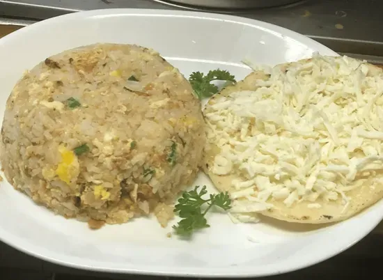 Huevos Pericos con Arroz / Scrambled Eggs Mixed with Rice