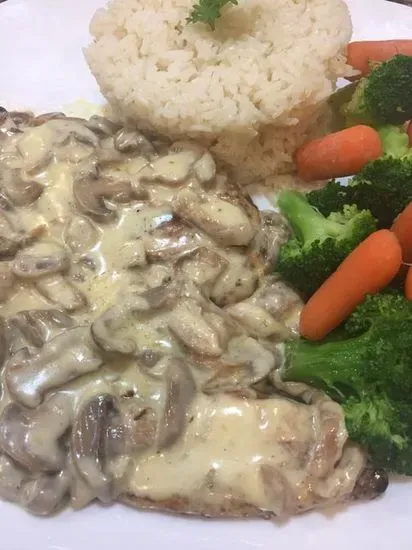 Pechuga en Crema con Champiñones / Chicken Breast in Cream with Mushrooms