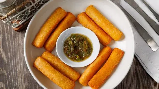 Yuca (8 Piezas) / Cassava (8 Pieces)