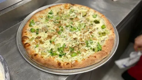 Chicken Broccoli Alfredo Pizza Large (16”)