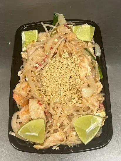 151. Shrimp & Chicken Pad Thai