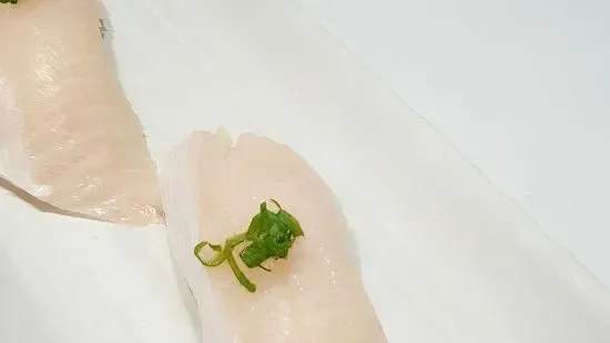 Yellowtail (Nigiri)[* gf]