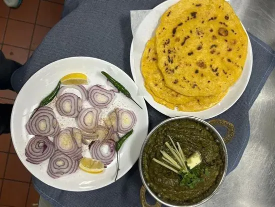 Sarso Ka Saag Maake ki Roti