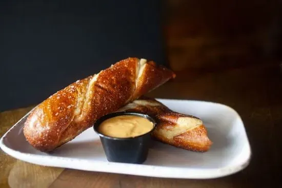 Pretzel w/ Beer Cheese