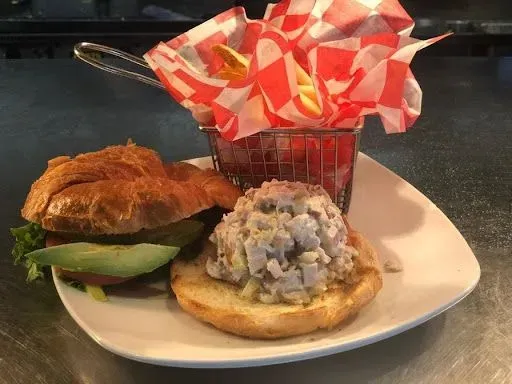 Croissant Avocado Sandwich (Delivery)