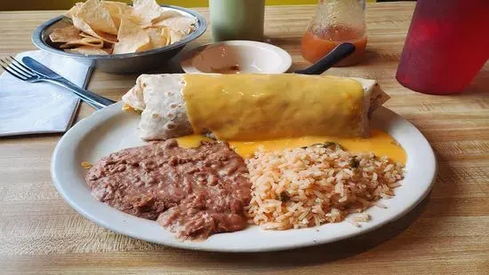 Burritos Casarez (2 Pequeños) /  Burritos Casarez (2 Small)