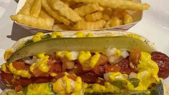 Jumbo Chicago Style Hot Dog (K)