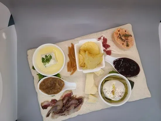 Cheese & Charcuterie Board