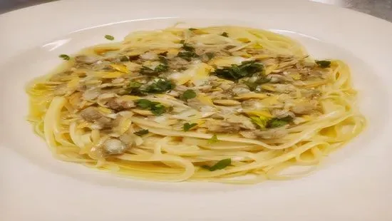 Linguine with White Clam Sauce