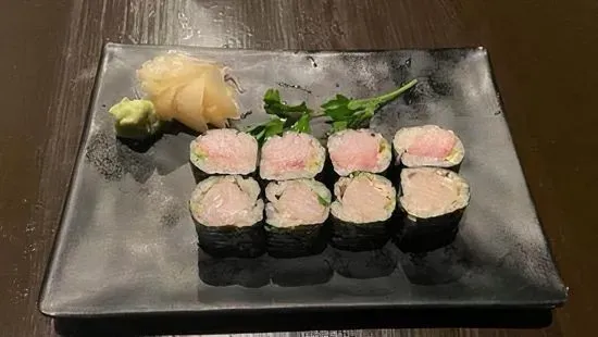 Yellowtail Scallion Roll