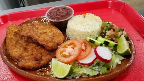 15. Milanesa de Pollo / 15. Chicken Milanesa