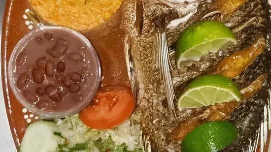 24. Mojarra Frita / 24. Fried Tilapia