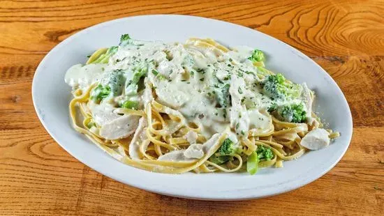 Fettuccine Alfredo with Chicken Broccoli - Family Platter (Serves 2 or more) (2362 cal)