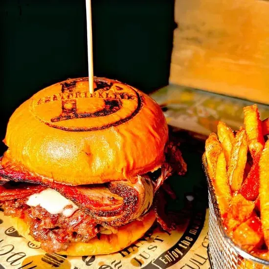 Smokehouse - all beef burger 