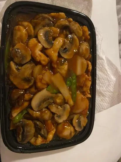 60. Chicken With Mushrooms (Quart)蘑菇鸡