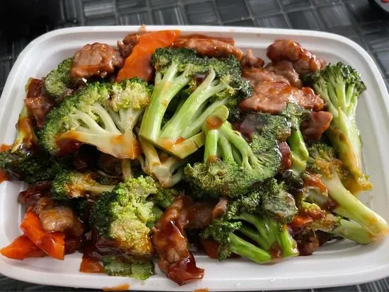 67. Beef with Broccoli (Quart)芥蓝牛