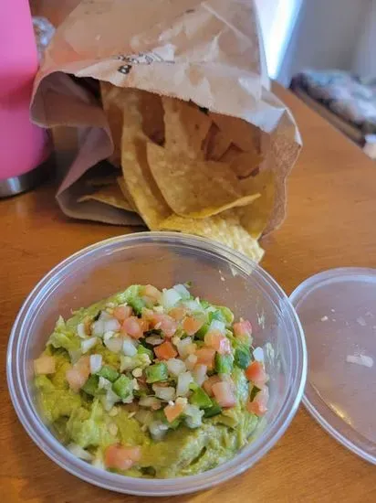 Guacamole and Chips 