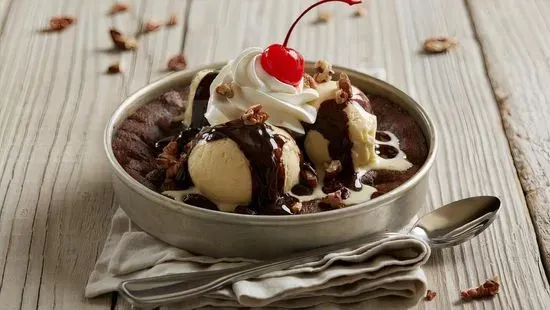 Hot Fudge Brownie Pizookie ®