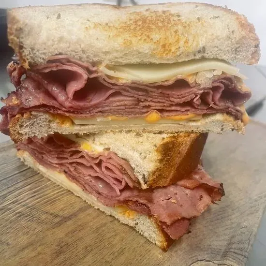 PASTRAMI REUBEN SANDWICH