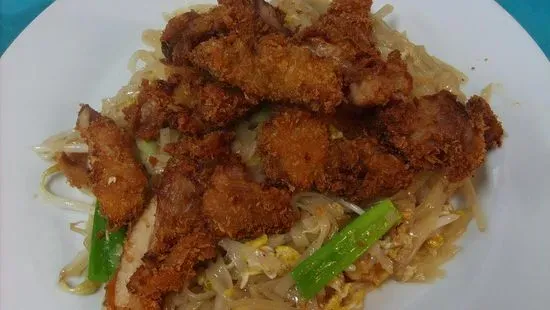 Crispy Chicken Pad Thai