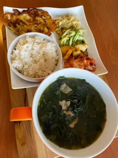 S2. Miyeok-guk (Seaweed Soup)