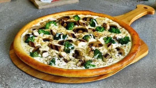 CHICKEN ALFREDO PIZZA