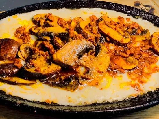 Queso Flameado con choriso y champinones