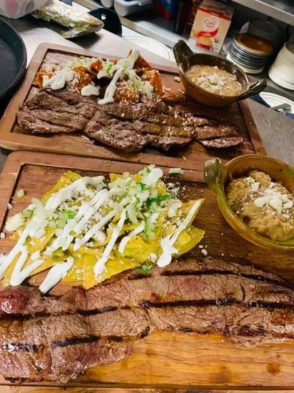 Arrachera con chilaquiles rojos or verdes