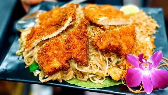 Crispy Chicken Pad Thai