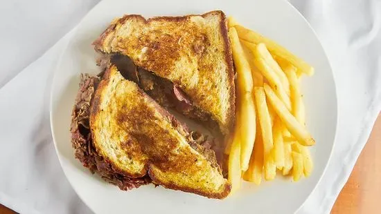 Corned Beef on Rye With Fries