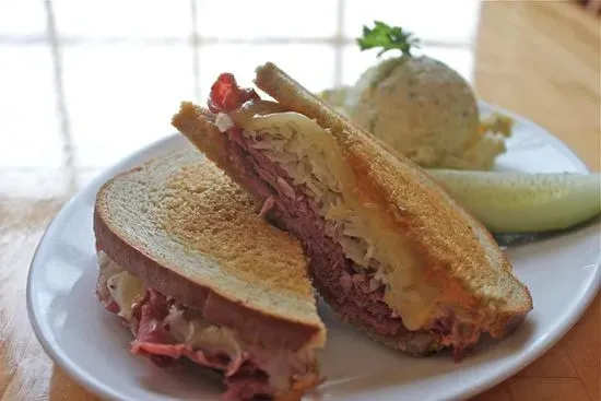 Corned Beef Reuben Sandwich