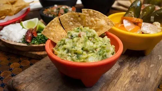 Avocado Dip with Tortilla Chips