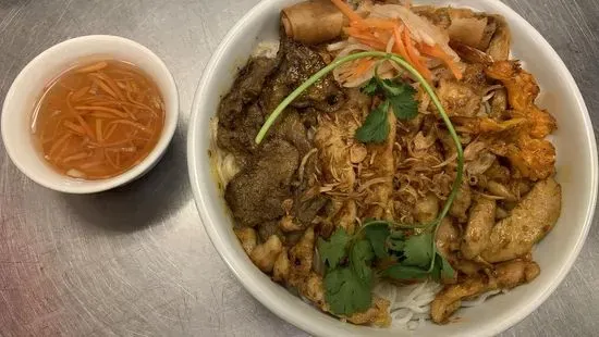 Grilled Meat Noodle Bowl / Bún