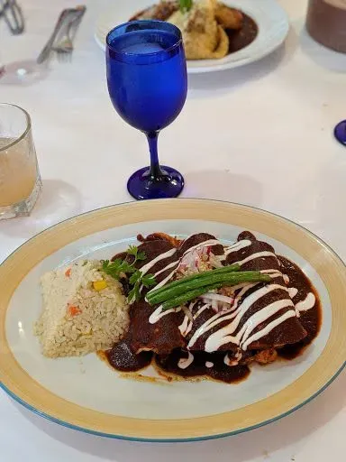 Pechuga De Pollo En Mole Negro