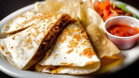 21. Quesadilla de Carne Molida / 21. Ground Beef Quesadilla