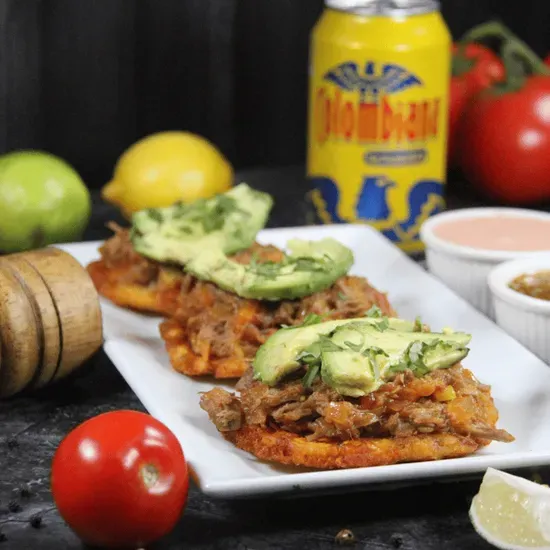 Tostones con Carne Desmechada / Fried Green Plantains with Shredded Meat