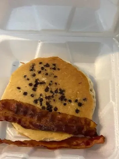 KID'S CHOCOLATE CHIP PANCAKE WITH BACON