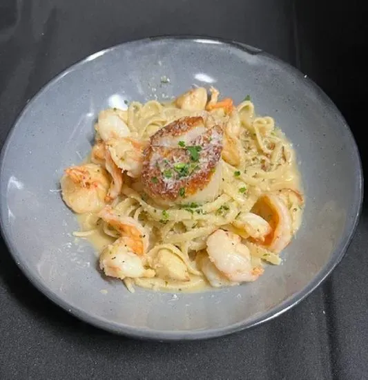 Seafood Linguine White-