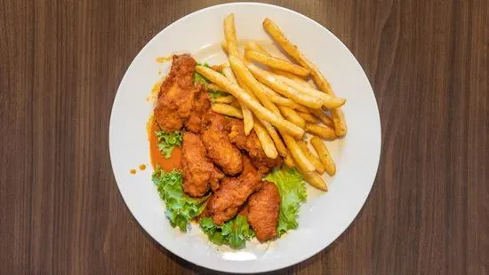 EIGHT PIECE CHICKEN WINGS AND FRIES and soup