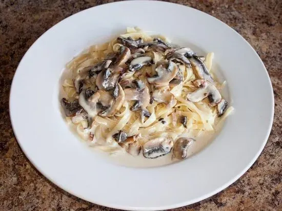 Linguine Alfredo Con Funghi