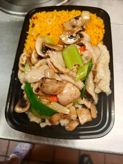 C10. Moo Goo Gai Pan