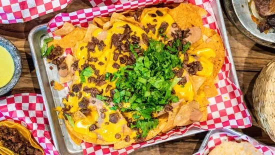 Nachos: Queso, Frijoles, Jalapeños