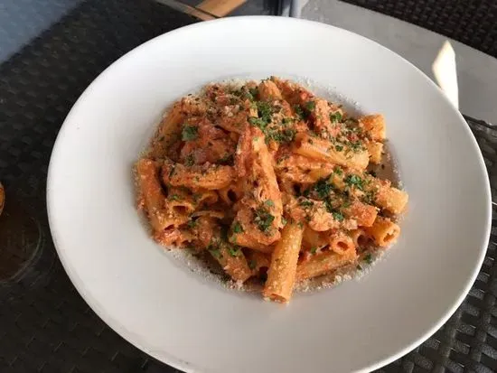 Rigatoni & Vodka Sauce^