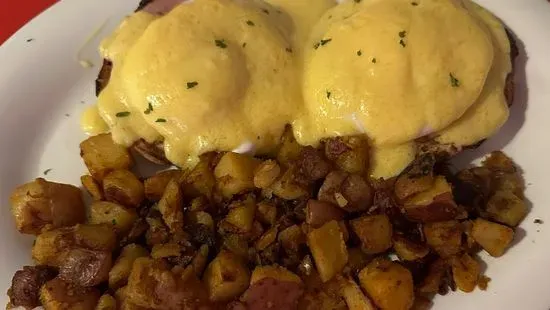 Eggs Benedict with home fries