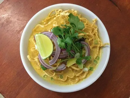 (L) Khao Soi