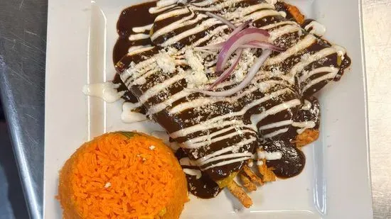 Enchiladas con Mole