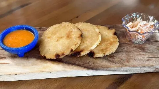 Cheese pupusas 