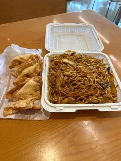 D14. Chicken Lo Mein & Crab Rangoon